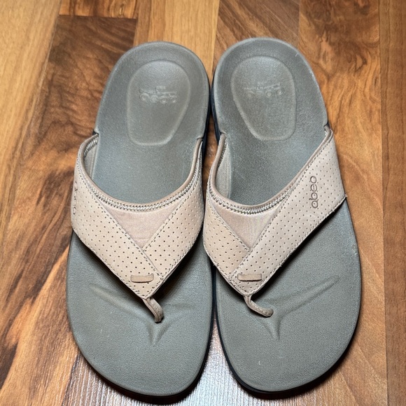 ABEO Beige and Olive Sandals flip flops woman’s size 9 - Picture 2 of 8